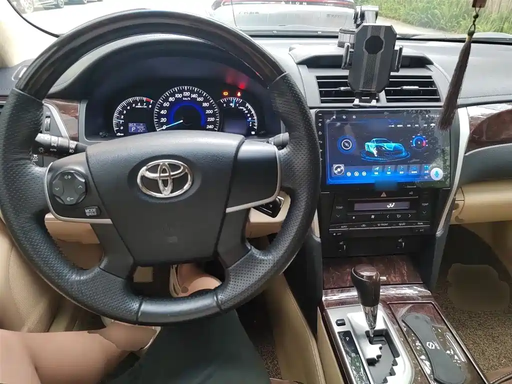 Toyota Camry 2015 2.0G Leading Edition фото 6