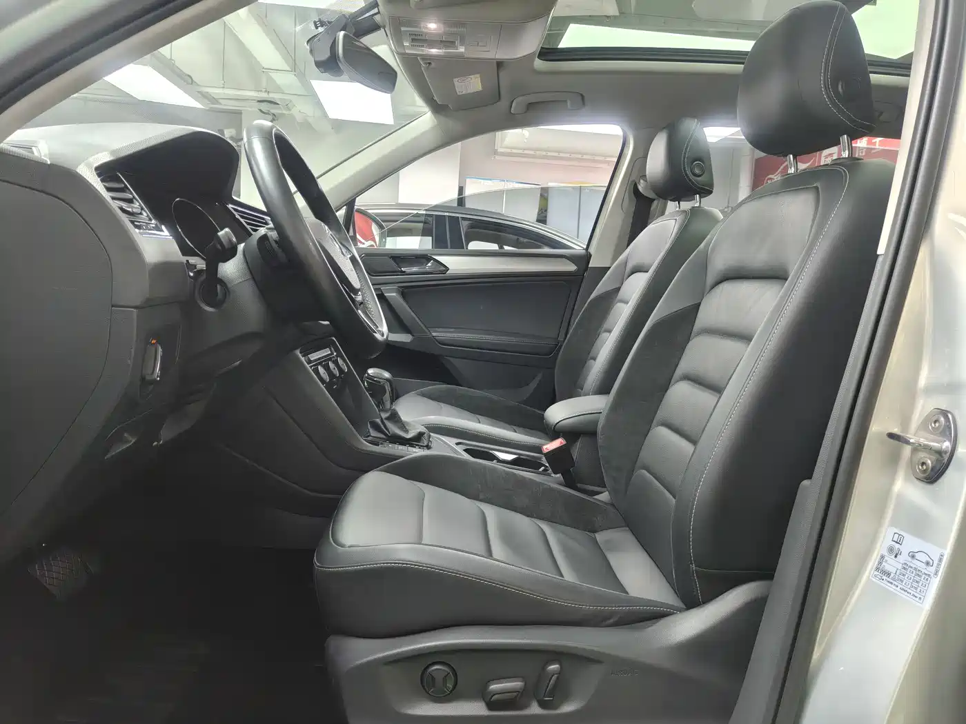 Volkswagen Tiguan L 2017 380TSI Automatic 4WD Luxury Edition фото 23