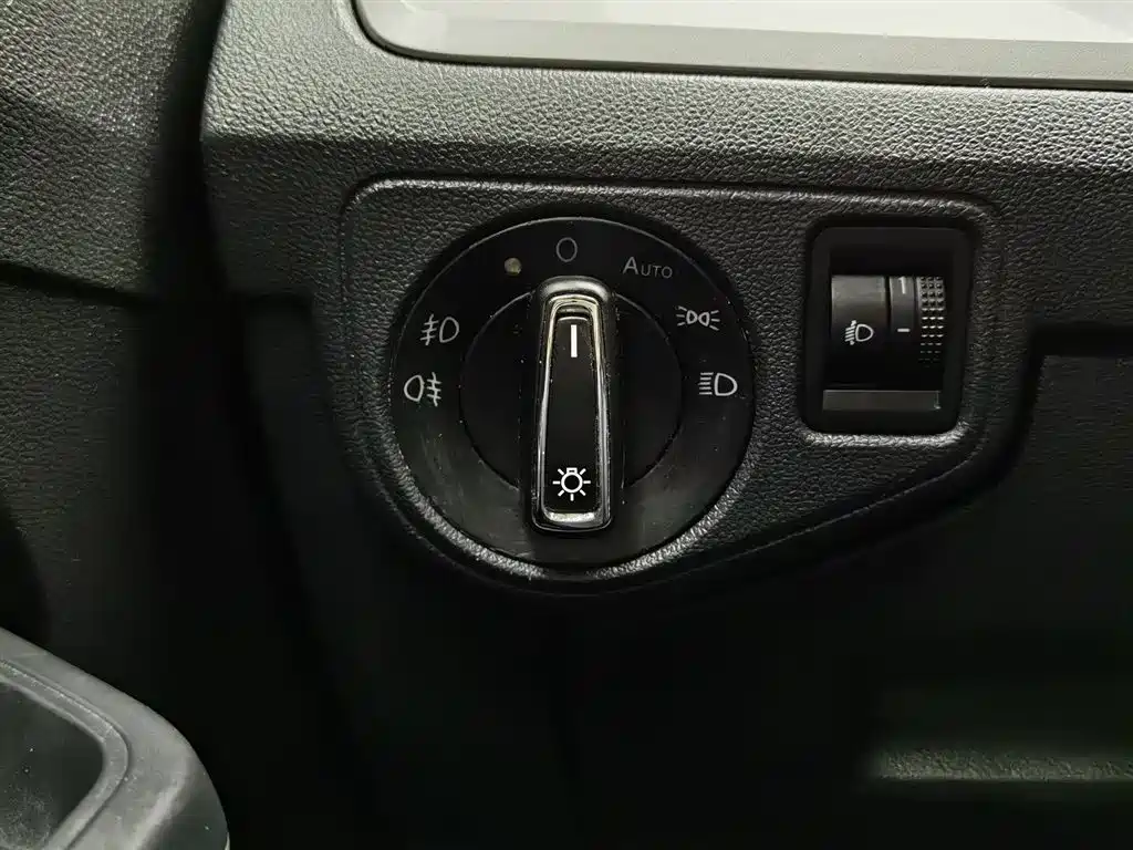 Volkswagen Lamando 2019 230TSI Manual Trend Edition China V фото 21
