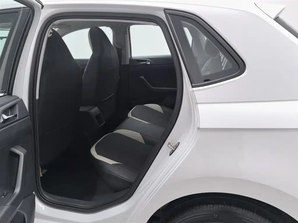 Volkswagen Polo 2023 Facelift Plus 1.5L Auto Chroma Tech Edition фото 15