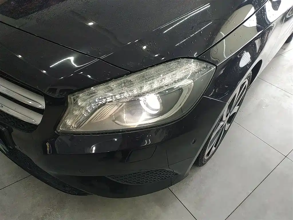 Mercedes-Benz A-Class (Import) 2015 A 200 Fashion фото 18