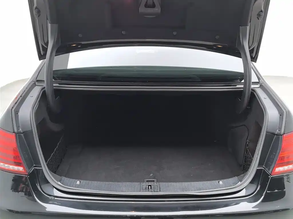 Mercedes-Benz E-Class 2015 Facelift E 260 L Sport фото 16