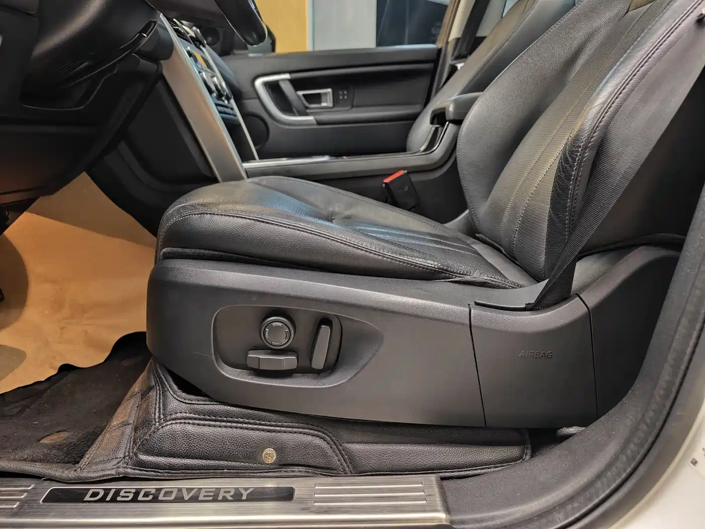 Land Rover Discovery Sport 2017 2.0T HSE фото 10