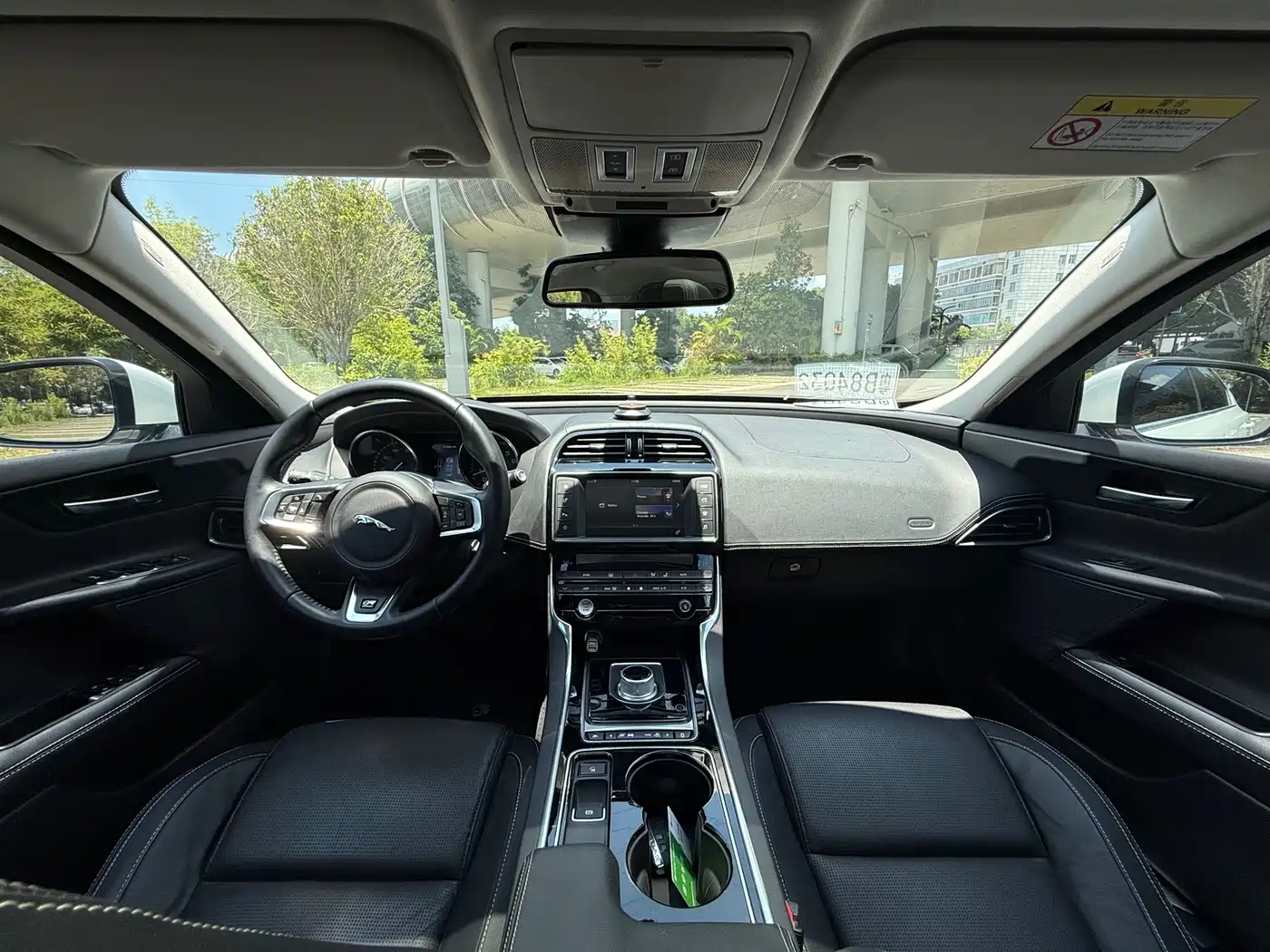 Jaguar XE 2015 2.0T 200PS R-Sport фото 8