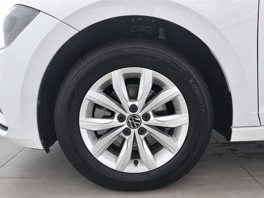 Volkswagen Polo 2023 Facelift Plus 1.5L Auto Chroma Tech Edition фото 17