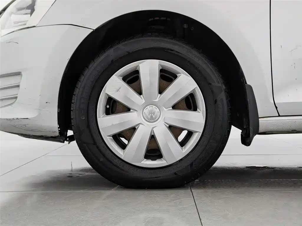Volkswagen Santana 2015 1.4L Manual Trend Edition фото 17