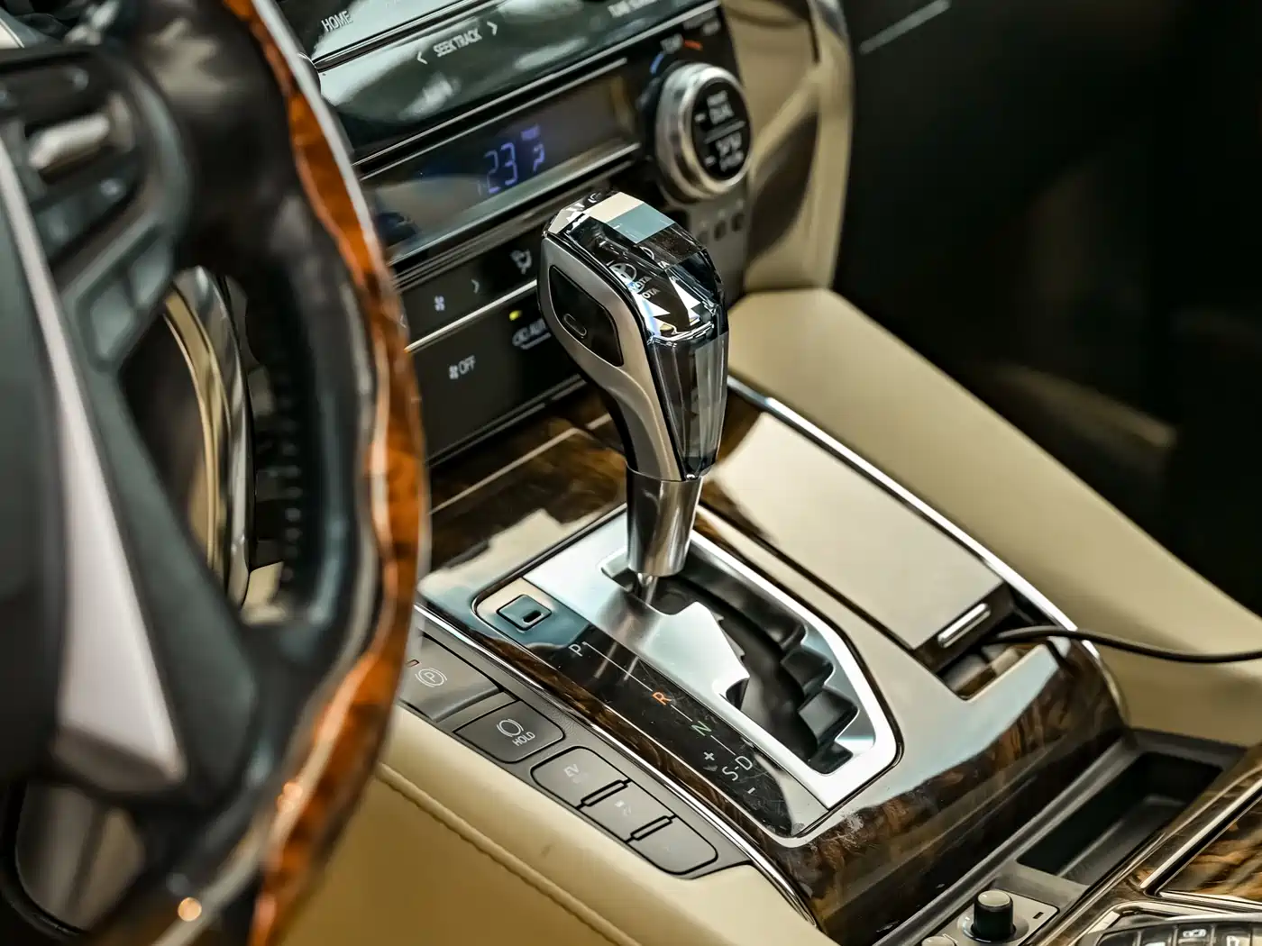Toyota Alphard 2019 Hybrid 2.5L Luxury фото 8