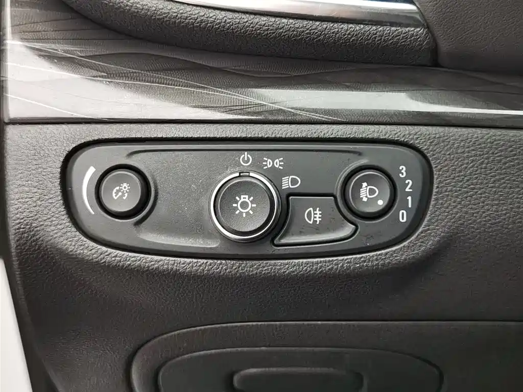 Buick Encore 2018 18T Automatic 2WD Urban Leading фото 21