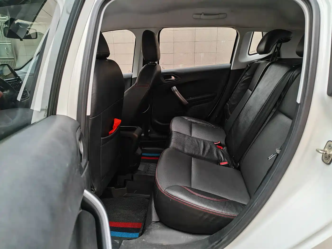 Peugeot 2008 2014 1.6L Automatic Trend Edition фото 6