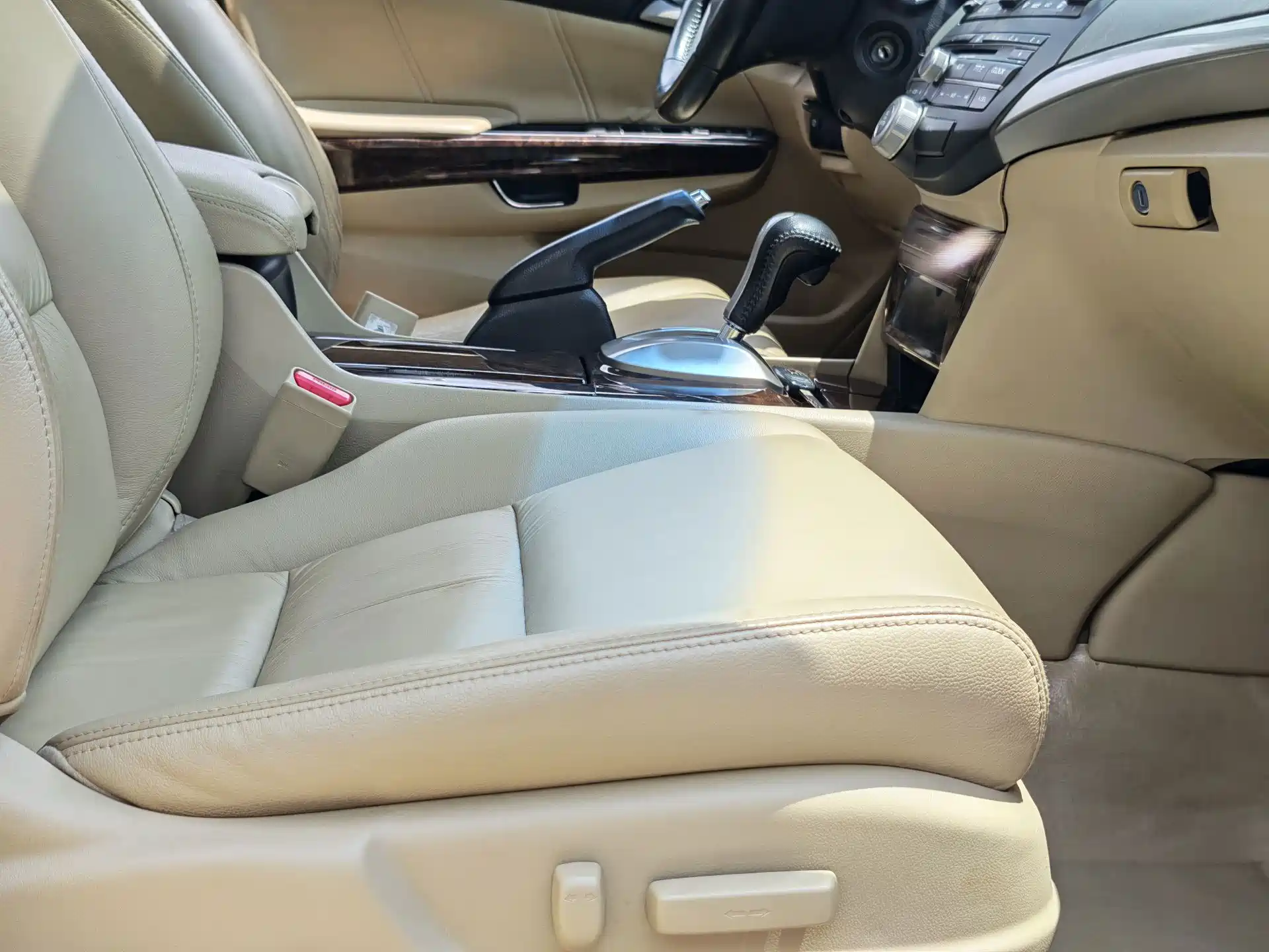 Photo 7 - Honda Accord