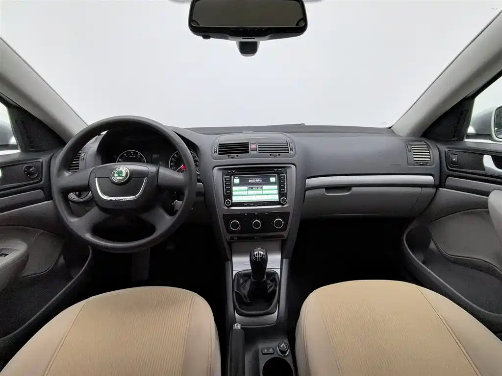 Škoda Octavia 2012 1.6L Manual Yijie Edition фото 5