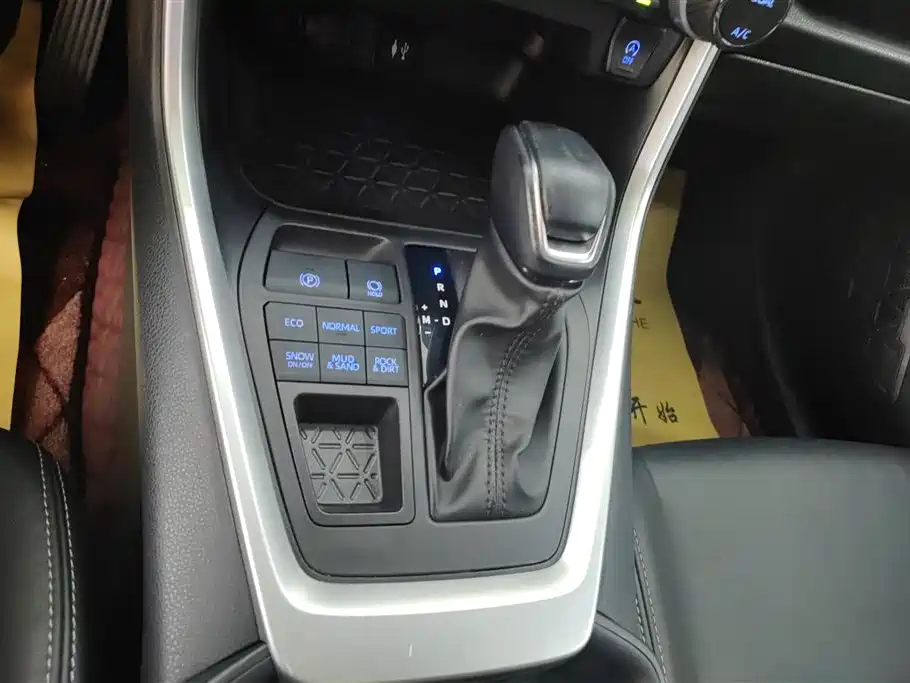 Toyota Wildlander 2022 2.0L CVT AWD Luxury Edition фото 16