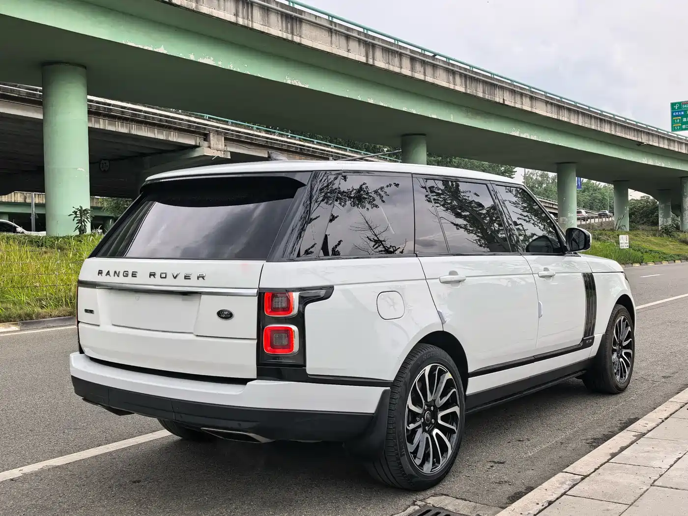 Land Rover Range Rover 2018 3.0 SC V6 Vogue Heritage Extended Edition фото 4