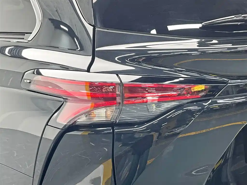 Toyota Granvia 2023 2.5L Hybrid Prestige PLUS Edition фото 10