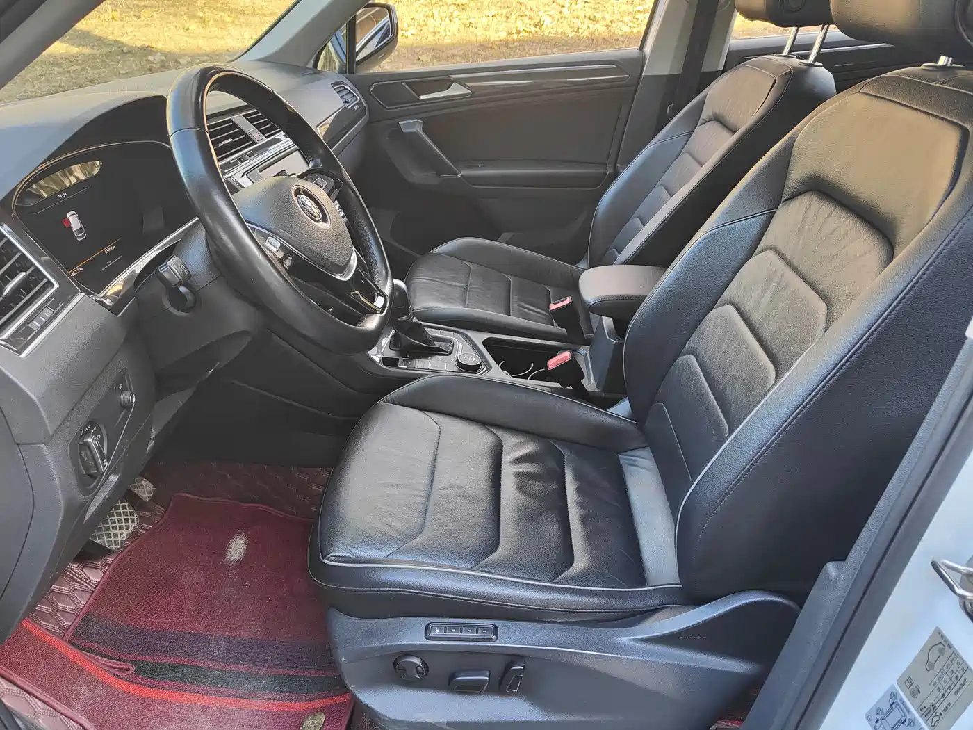 VOLKSWAGEN TIGUAN