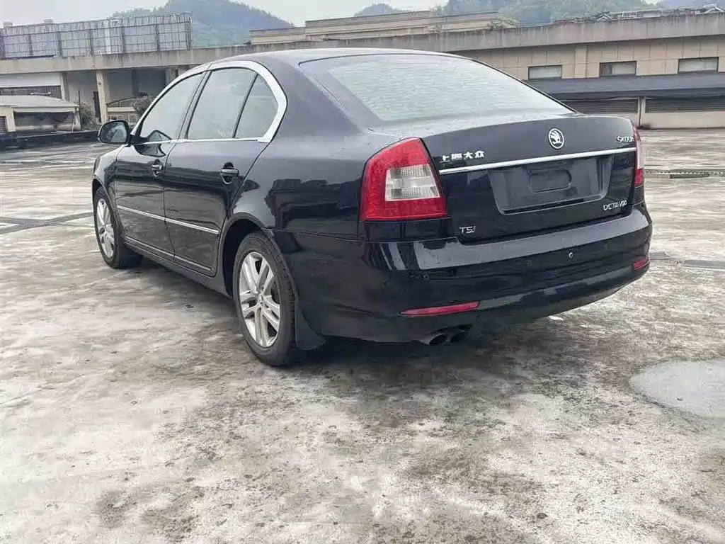 Škoda Octavia 2012 1.4TSI DSG Yizun Edition фото 7