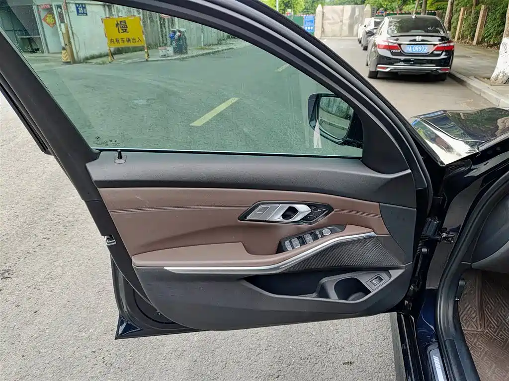 BMW 3 Series 2022 325Li M Sport Package фото 6
