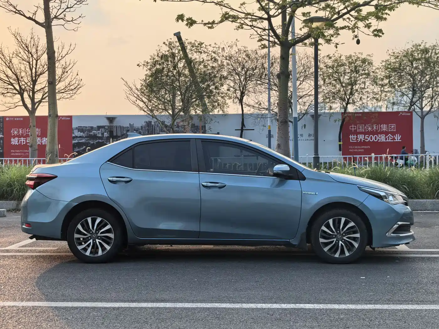 Toyota Corolla 2017 Facelift Hybrid 1.8L E-CVT Leading Edition фото 4