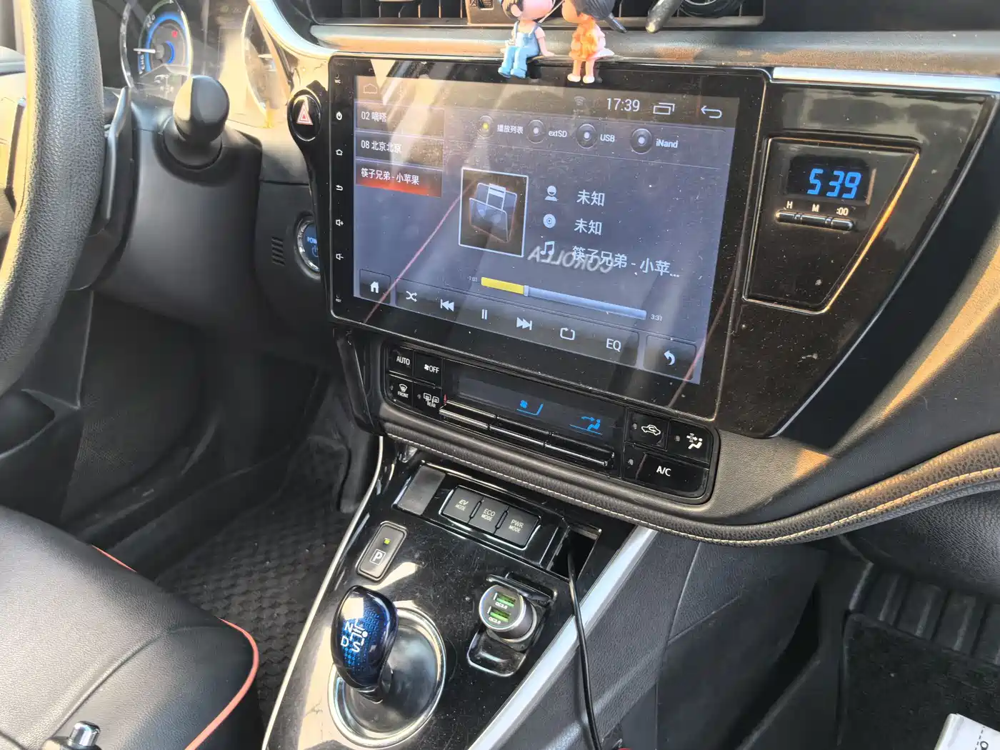 Toyota Corolla 2017 Facelift Hybrid 1.8L E-CVT Leading Edition фото 15