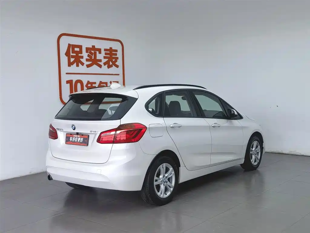 BMW 2 Series Touring 2016 218i Leading фото 2