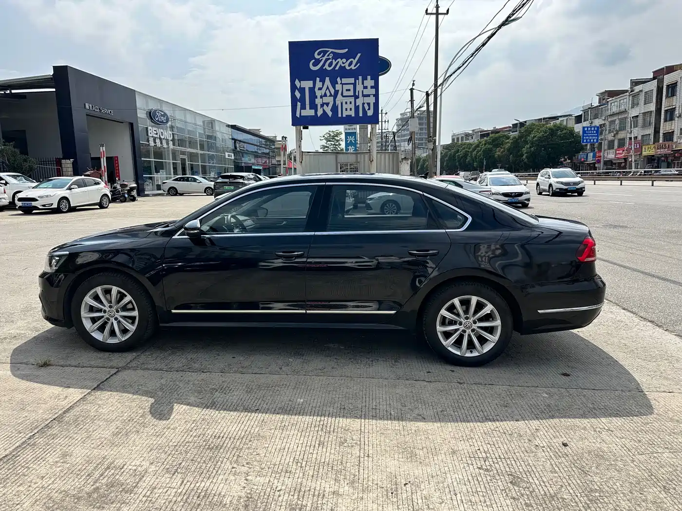 صورة 4 - Volkswagen Passat