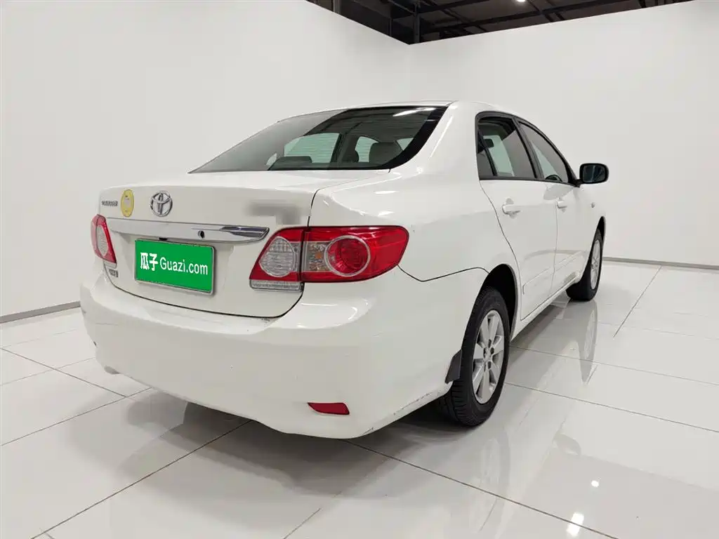 Toyota Corolla 2013 Special Edition 1.6L Auto Ultimate Cool GL фото 6