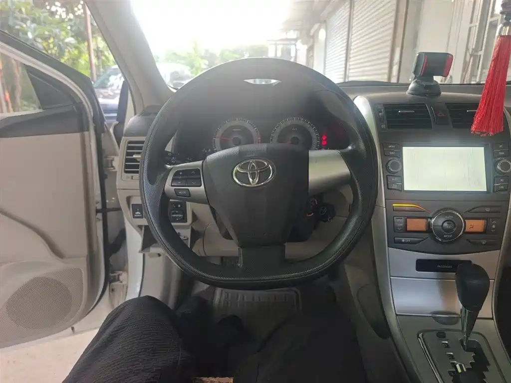 Toyota Corolla 2013 Special Edition 1.6L Auto Ultimate Cool GL фото 11