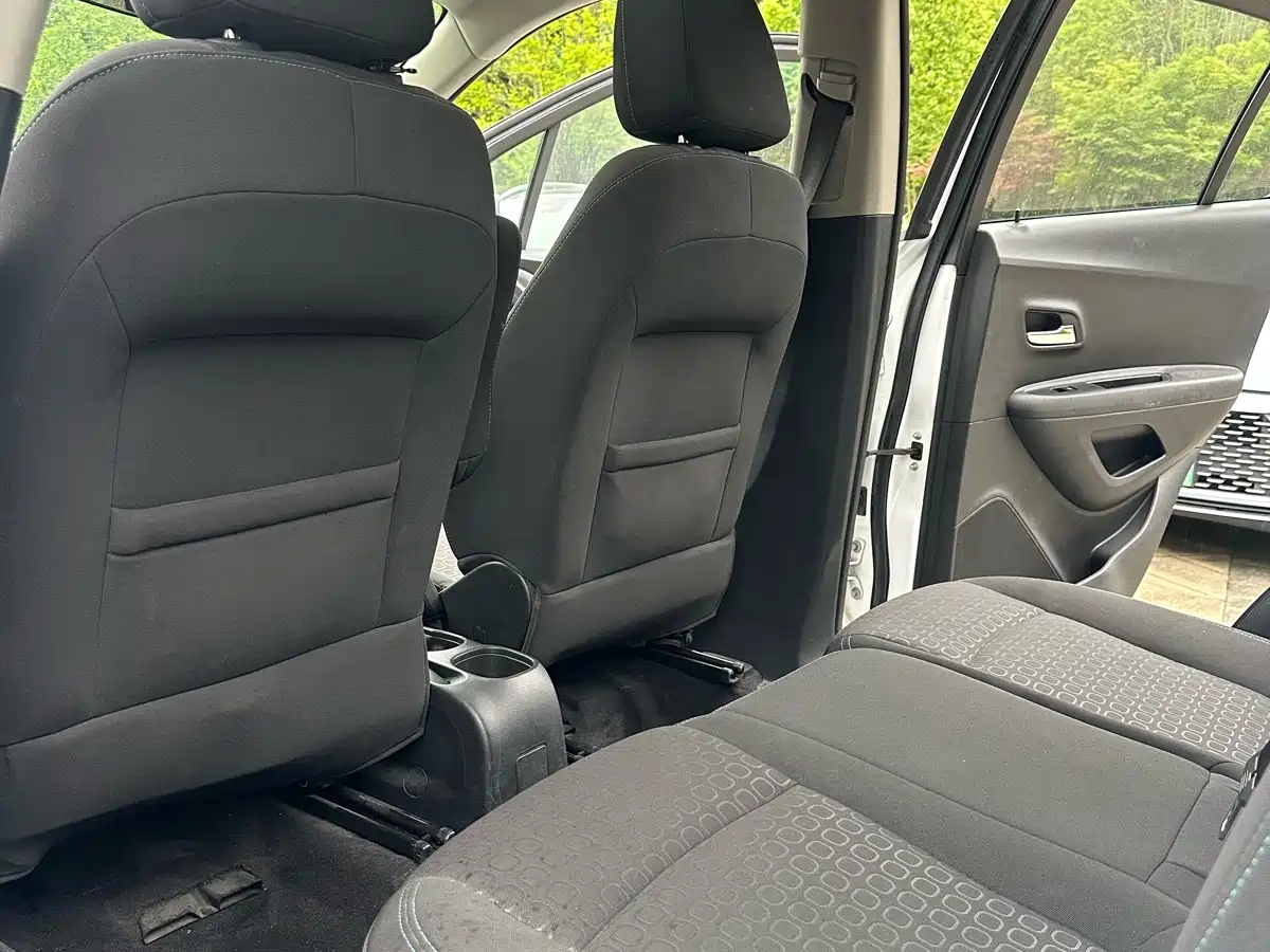 Chevrolet Trax 2016 1.4T Automatic 2WD Comfort Sunroof Edition фото 8