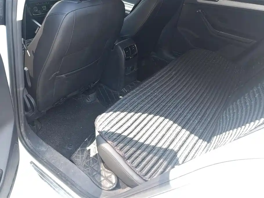 Volkswagen Sagitar 2018 1.6L Automatic Comfort фото 9
