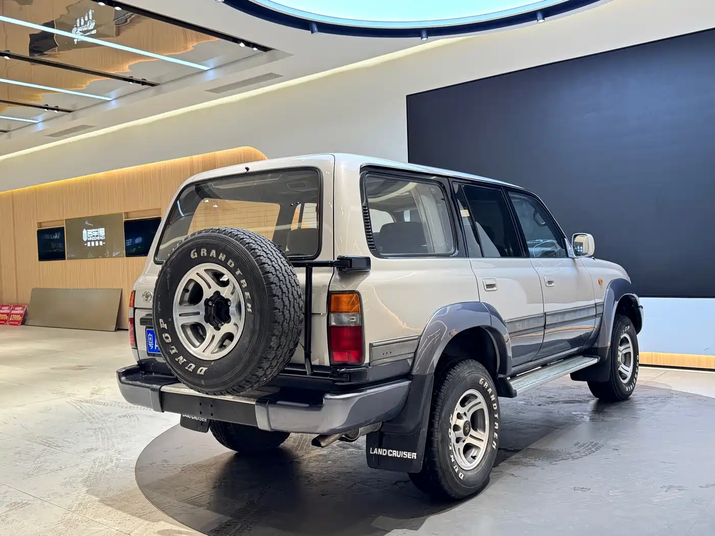 Toyota Land Cruiser (Import) фото 8