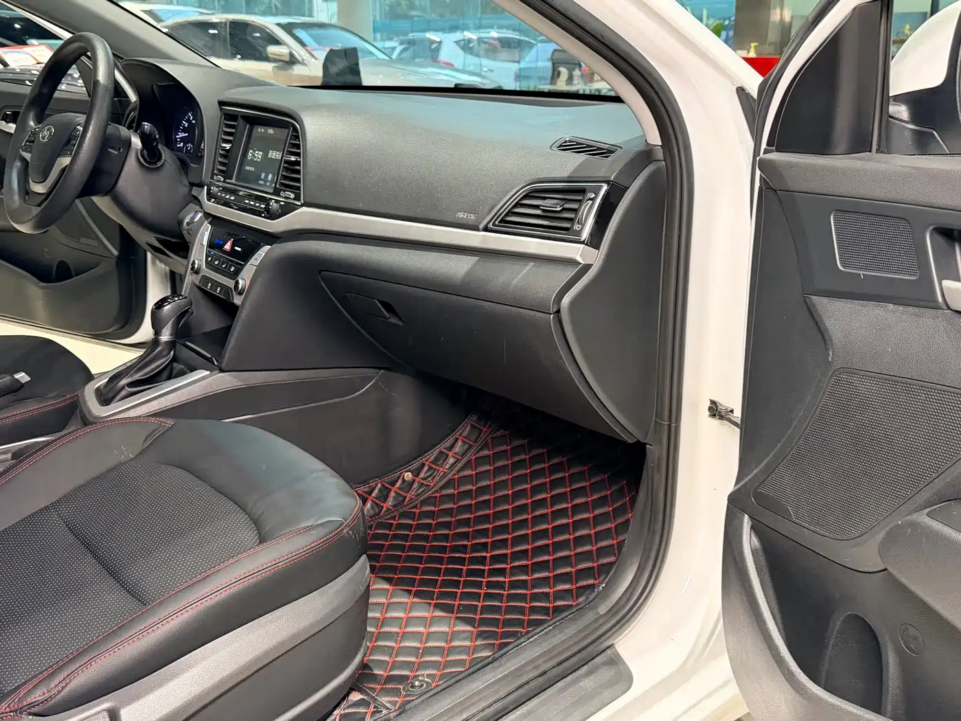 Hyundai Elantra 2016 Model 1.6L Automatic Smart Elite фото 16