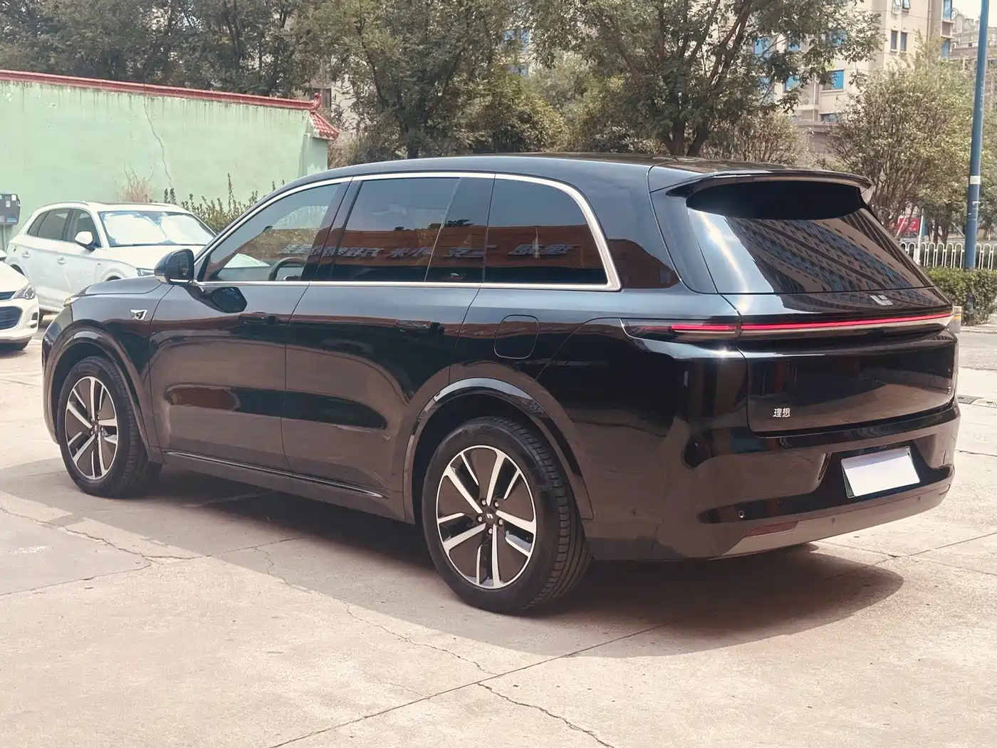 Фото 6 - Li Auto Li L8