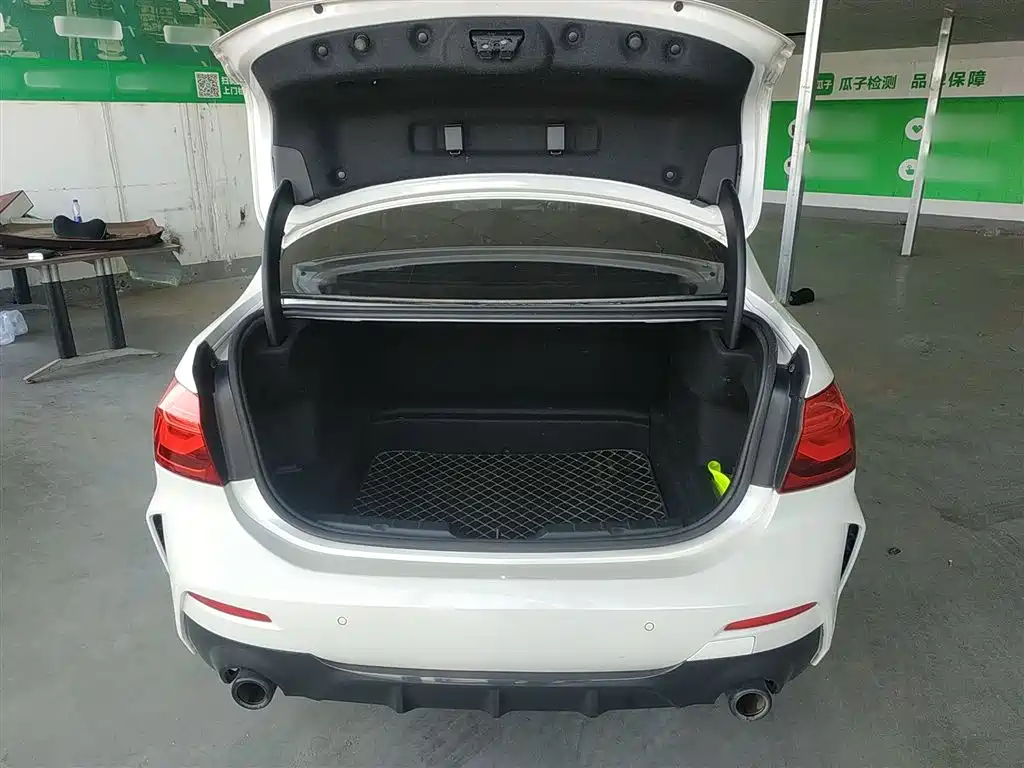 BMW 1 Series 2022 120i M Sport Shadow Edition фото 9