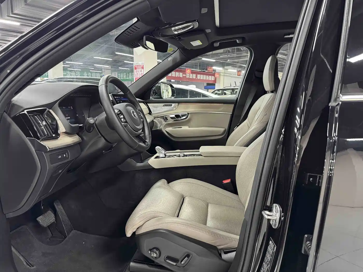 Volvo XC90 Plug-in Hybrid 2025 2025 T8 Smart Premium Luxury 7-Seater
