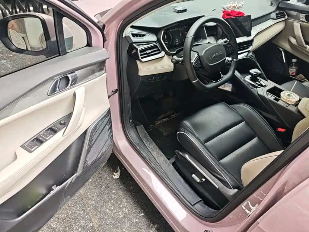 Lynk & Co 06 EM-P 2022 2022 PHEV Shero Pink Special Edition