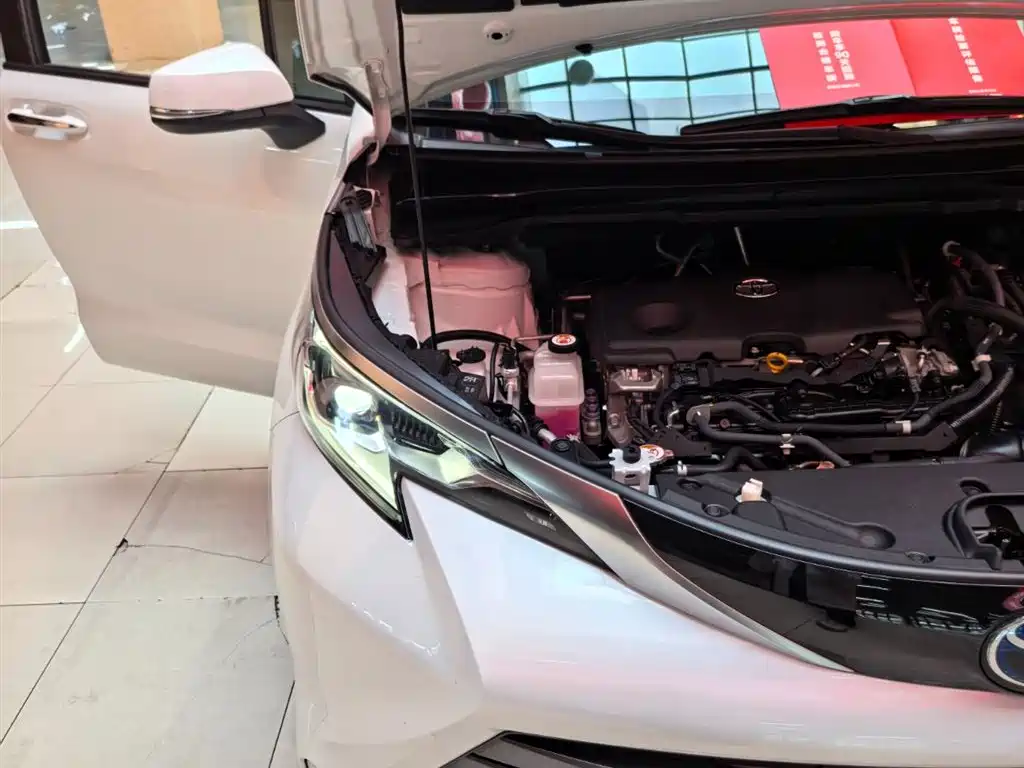 Toyota Sienna 2021 2.5L Hybrid Premium Edition фото 26