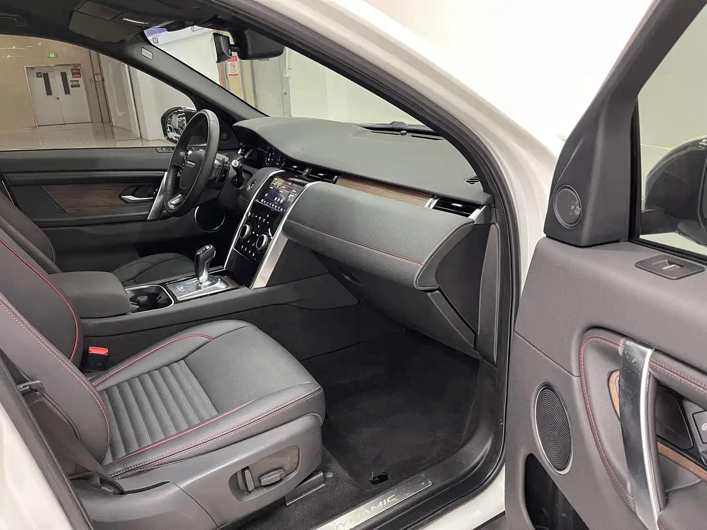 Land Rover Discovery Sport 2020 249PS R-Dynamic Performance фото 10