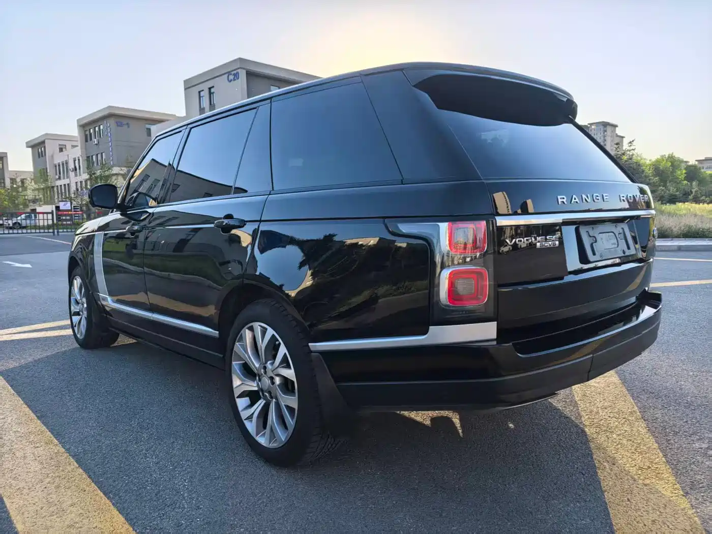 Land Rover Range Rover 2018 3.0 SC V6 Vogue SE Genesis Extended Edition фото 7