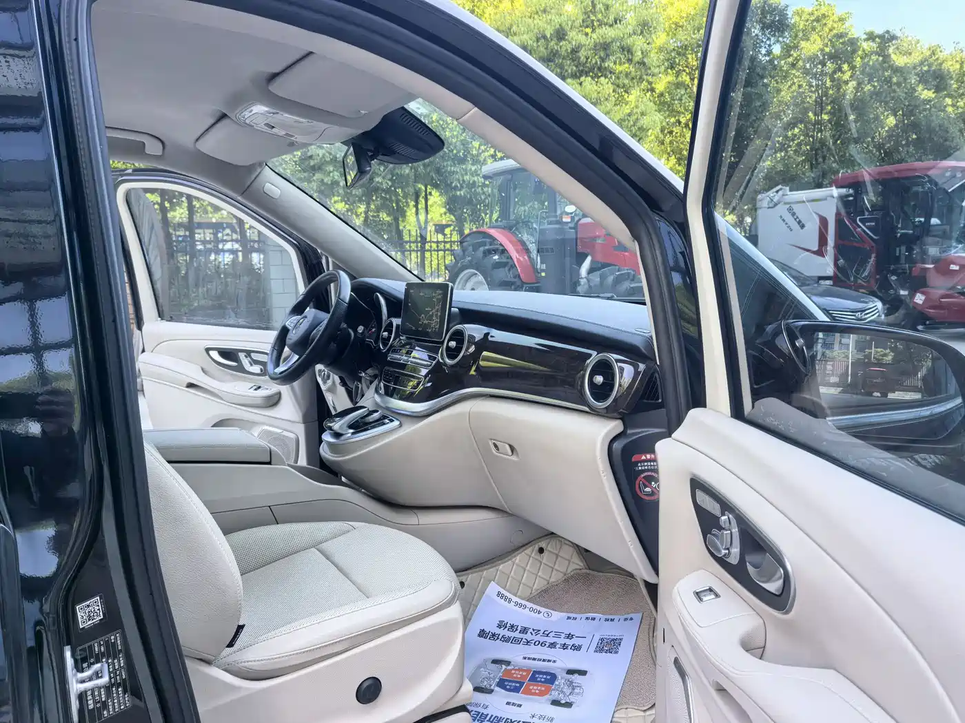 Mercedes-Benz V-Class 2017 Model V 260 L Premium Extended Edition фото 18