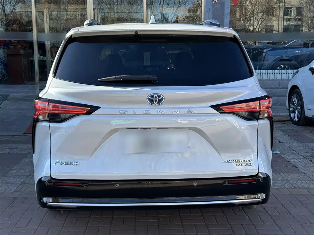 Toyota Sienna 2023 2.5L Hybrid Ultimate Edition фото 23