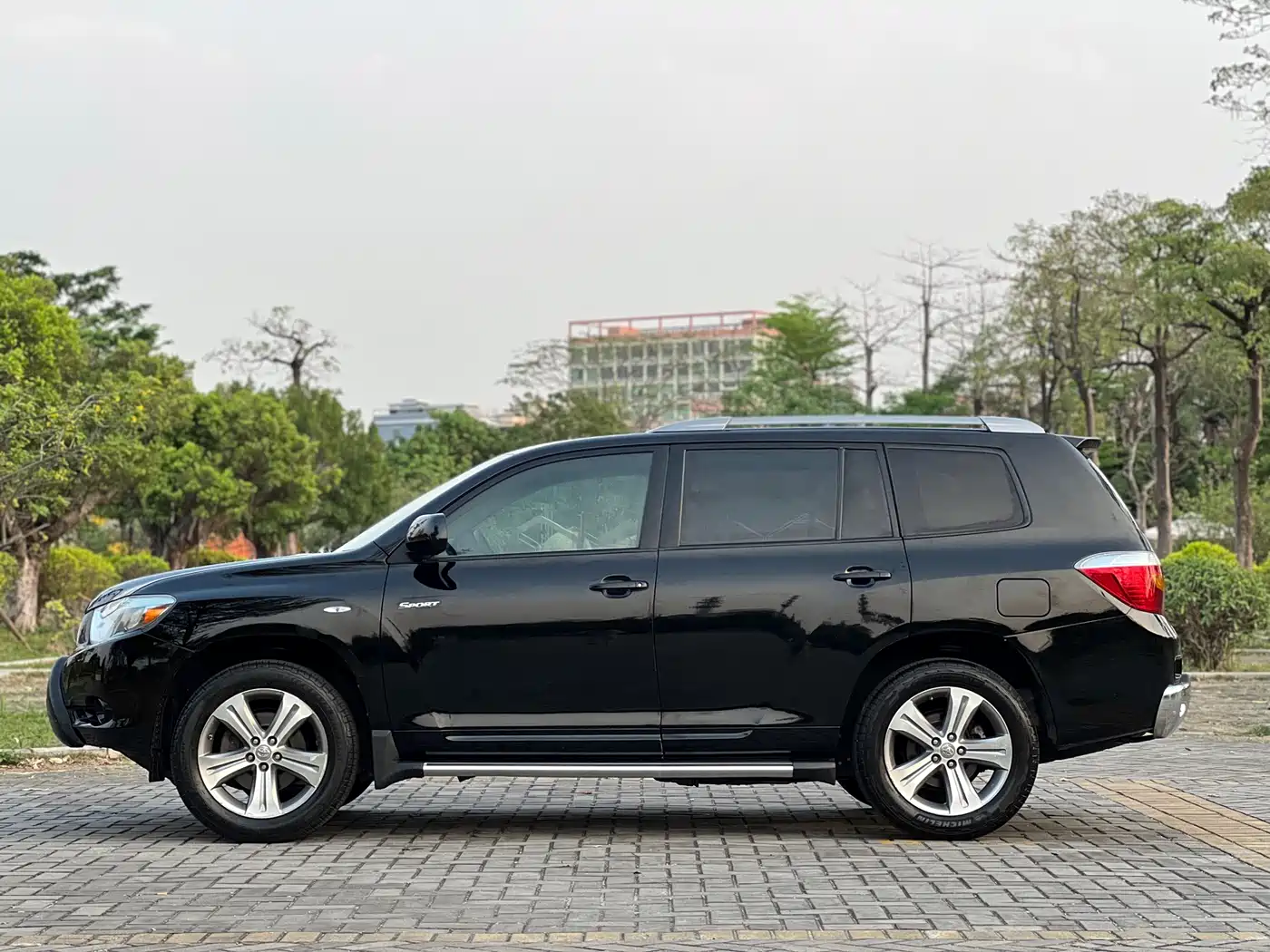 Toyota Highlander 2011 2.7L 2WD 7-seat Luxury Navigation фото 7
