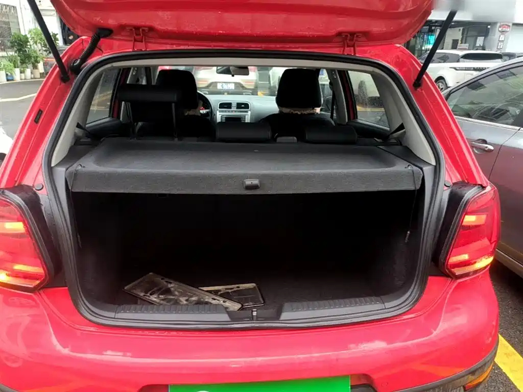 Volkswagen Polo 2014 1.6L Cross Polo Automatic фото 19