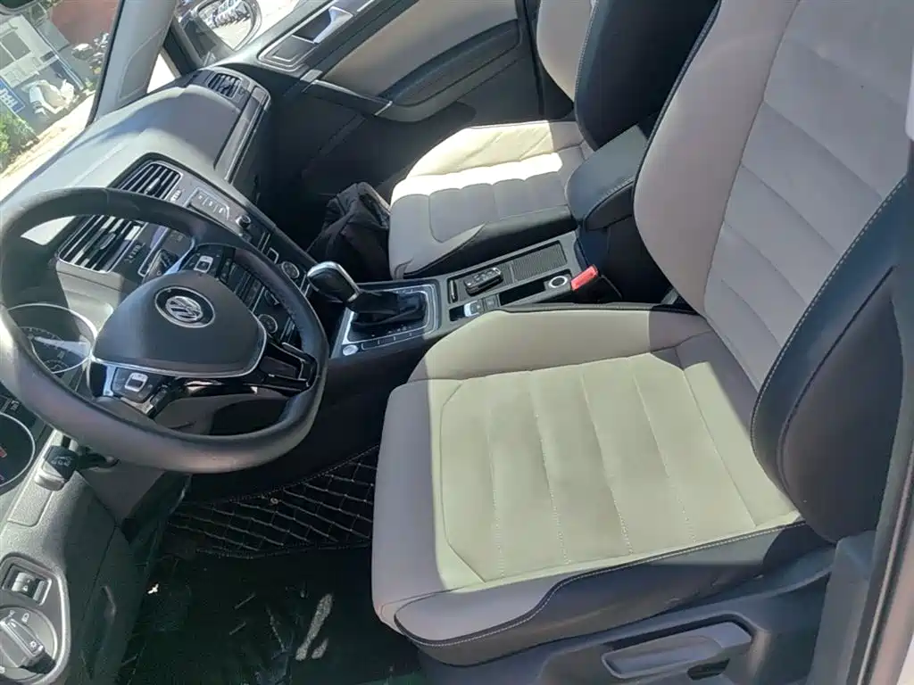 Volkswagen Golf 2017 230TSI Auto Luxury Millionth Anniversary Edition фото 15