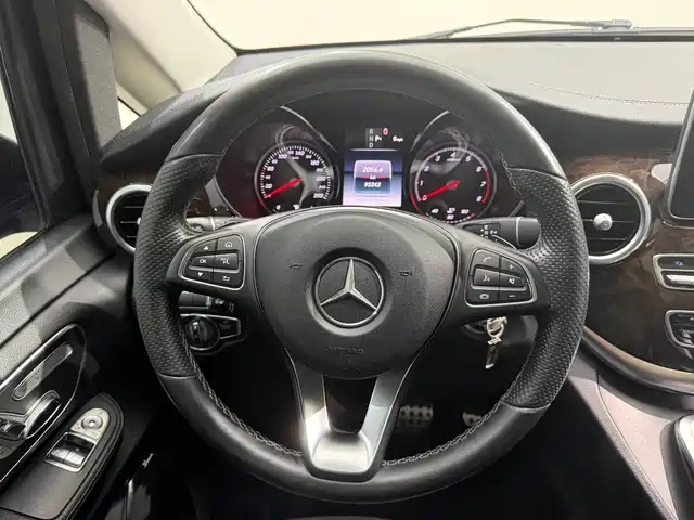 Mercedes-Benz V-Class 2017 Model V 260 Premium Edition — фото 5
