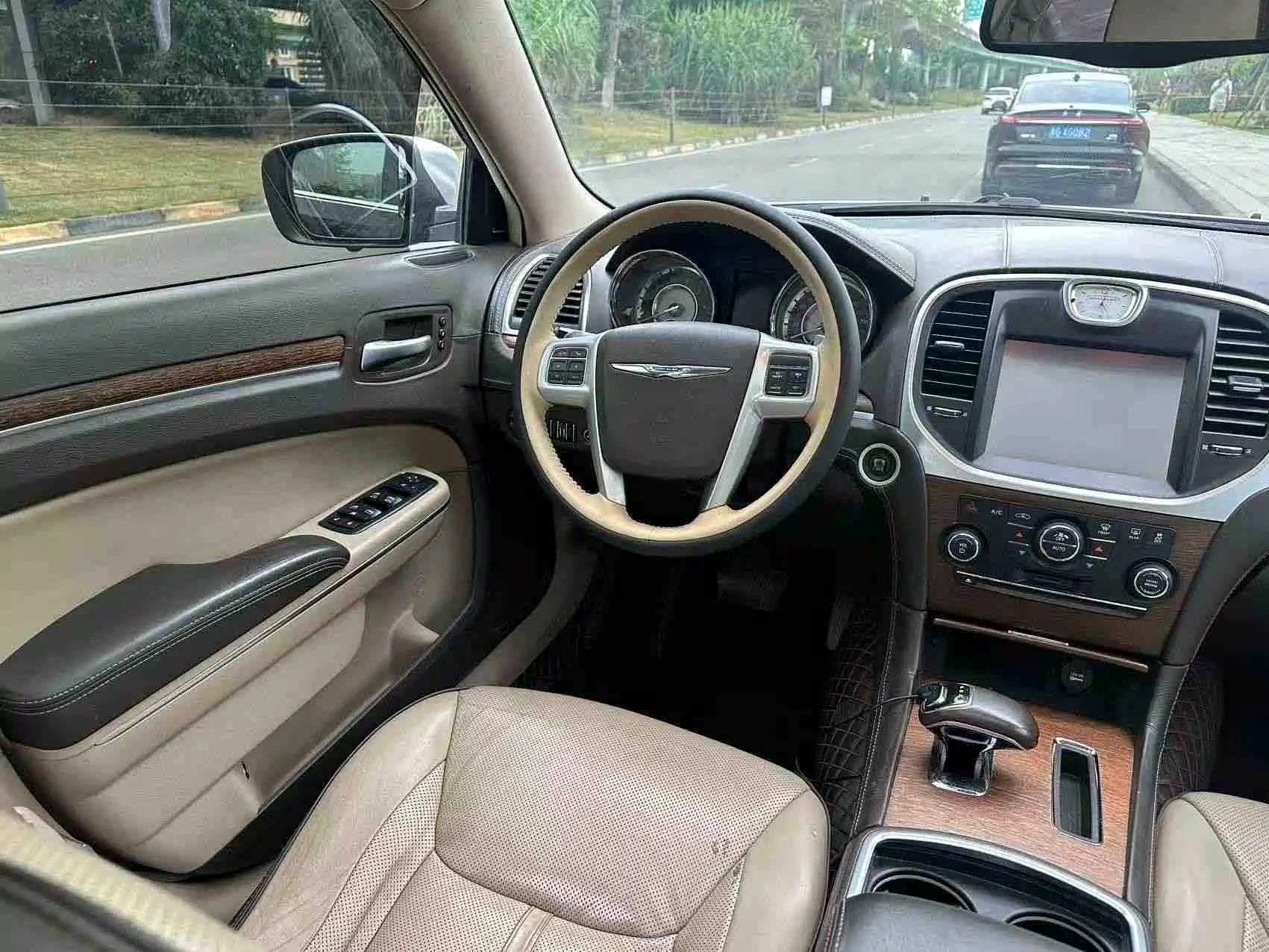 صورة 9 - Chrysler 300C (Import)