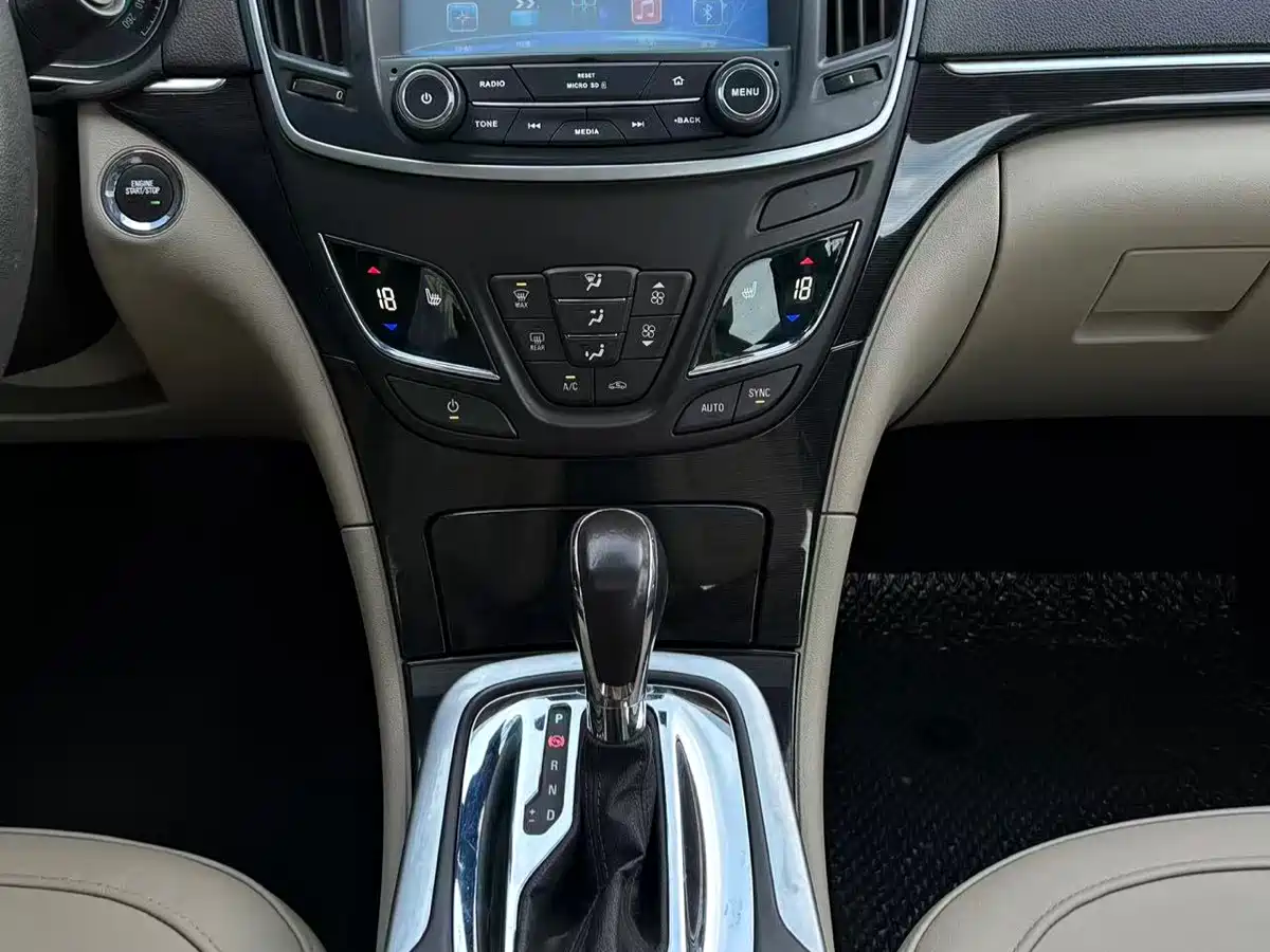 Buick Regal 2015 2.0L Elite Fashion Model фото 12