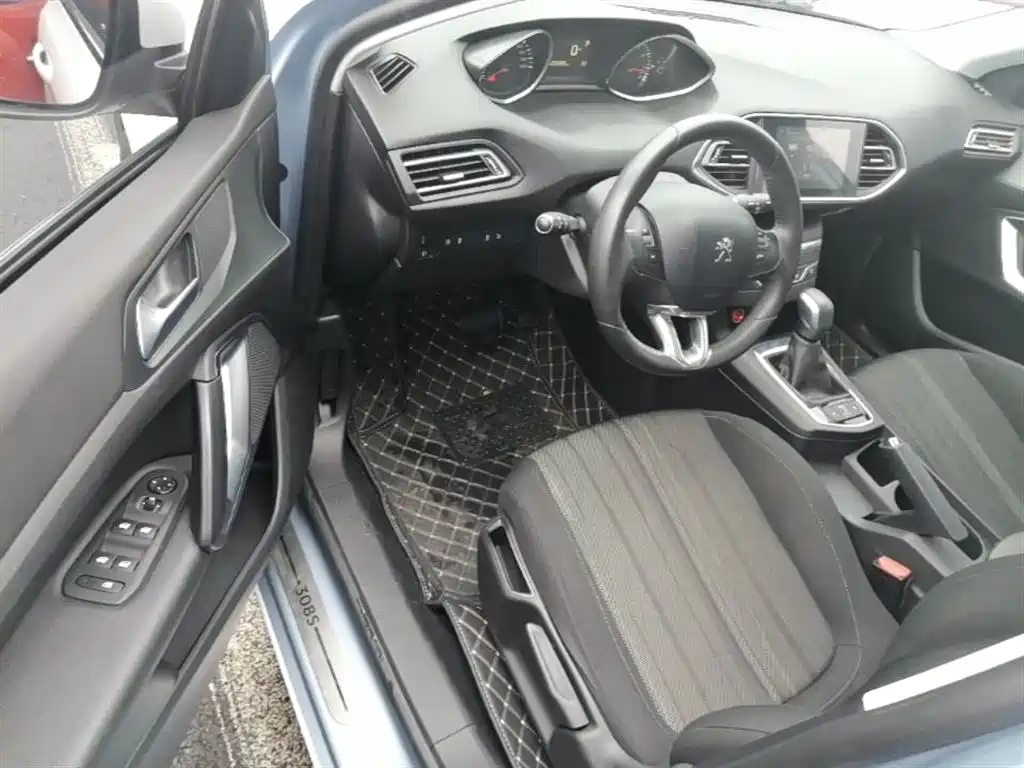 Peugeot 308S 2015 1.2T Auto Dynamic Edition фото 12