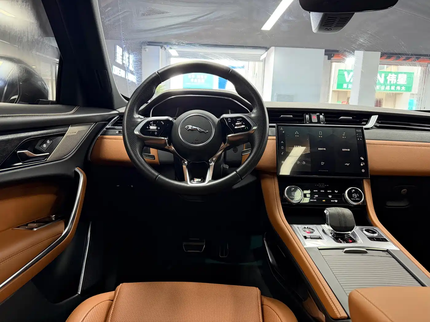Photo 7 - Jaguar F-PACE