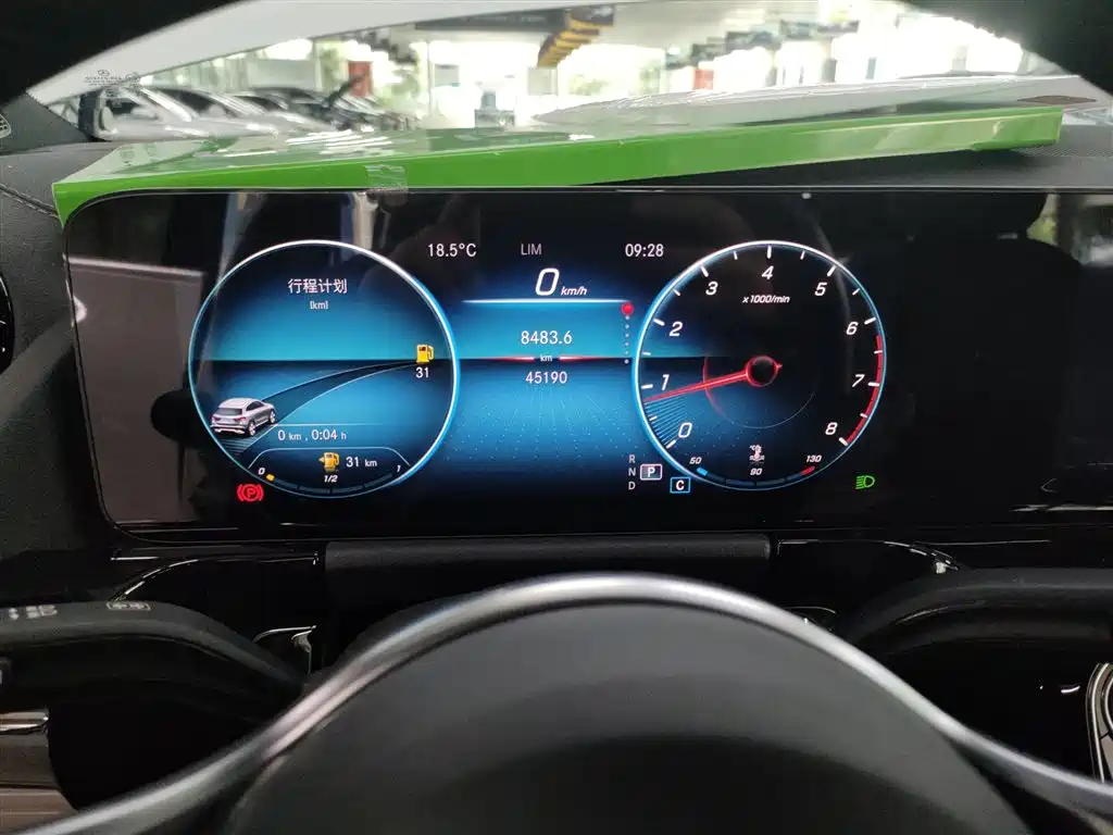 MERCEDES-BENZ GLA