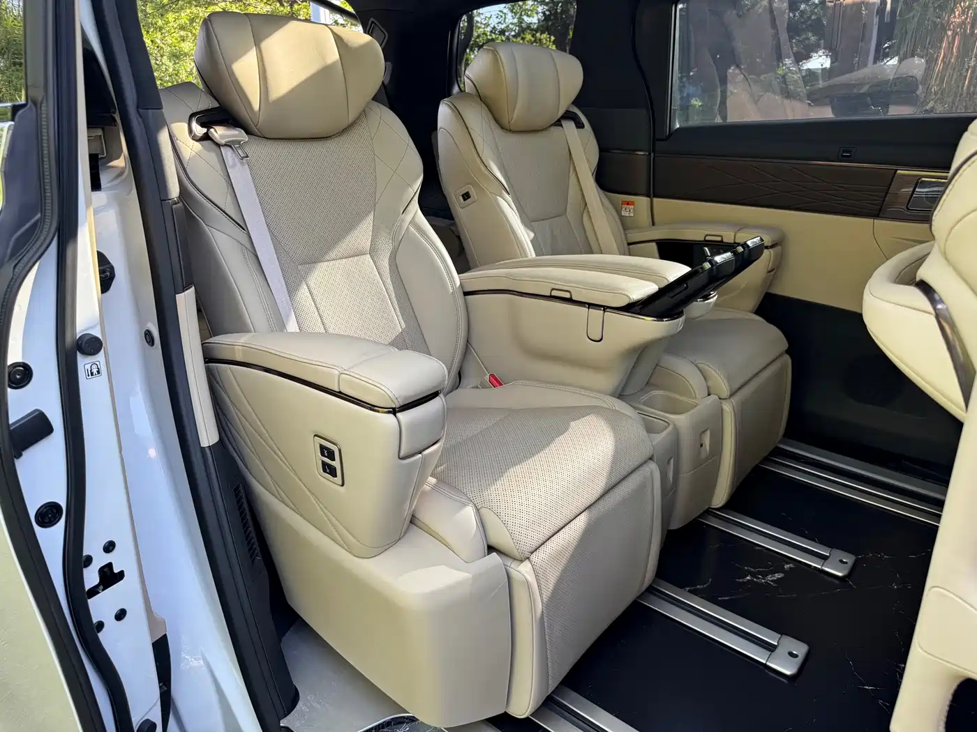 Toyota Vellfire 2024 Crown Hybrid 2.5L Executive Premium Edition фото 15